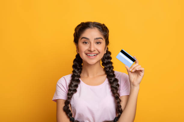 2025 Guide to Student Credit Cards: Features, Perks & Tips